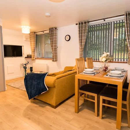 1 Bedroom Newton Apartment L Free Parking L Wigan Royal Infirmary L Haigh Hall L Central Location Экстерьер фото