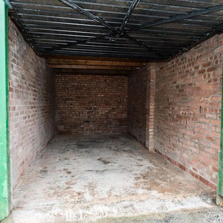 1 Bedroom Newton Apartment L Free Parking L Wigan Royal Infirmary L Haigh Hall L Central Location Экстерьер фото