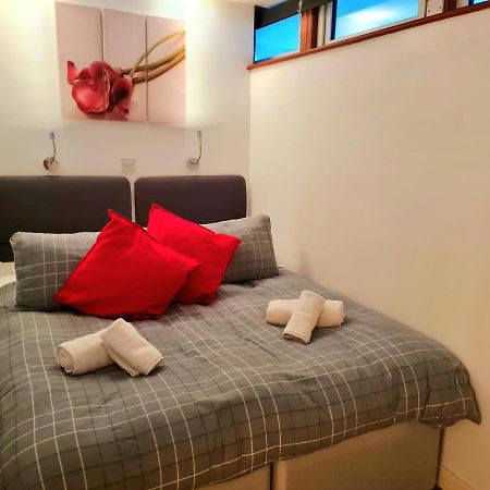 1 Bedroom Newton Apartment L Free Parking L Wigan Royal Infirmary L Haigh Hall L Central Location Экстерьер фото