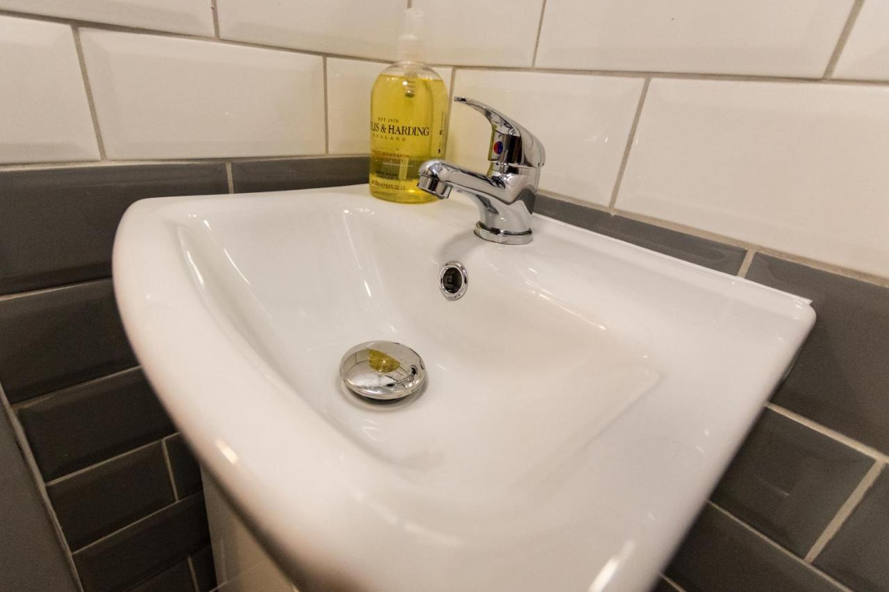 1 Bedroom Newton Apartment L Free Parking L Wigan Royal Infirmary L Haigh Hall L Central Location Экстерьер фото