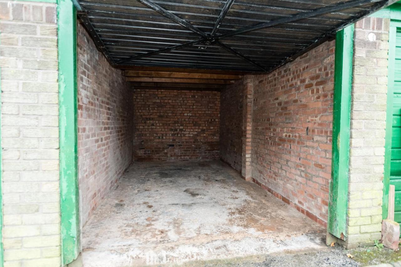 1 Bedroom Newton Apartment L Free Parking L Wigan Royal Infirmary L Haigh Hall L Central Location Экстерьер фото